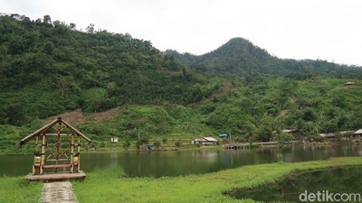 Kemping Yuk di Tepi Situ Rawa Gede, Bogor