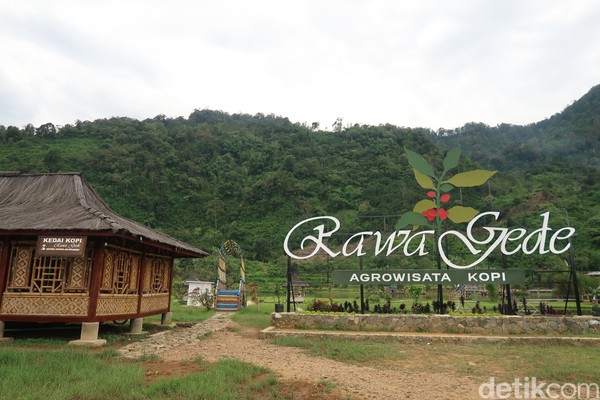 Kemping Yuk di Tepi Situ Rawa Gede, Bogor