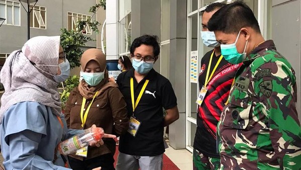 Sokongan Semangat untuk Tenaga Kesehatan di Wisma Atlet