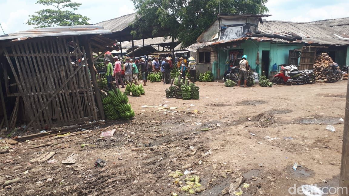 Suasana Pasar Induk Ajibarang usai sampah diangkut. 18 Maret 2021. (M Yusuf Fanany/detikcom) Suasana Pasar Induk Ajibarang usai sampah diangkut. 18 Maret 2021. (M Yusuf Fanany/detikcom)