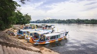 Di sana, wisawatan bisa menjelajahi dan menikmati sungai dengan perahu. (Getty Images/iStockphoto)
