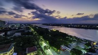 Saat malam, Sungai Parfum akan tambah cantik. (Getty Images/iStockphoto)