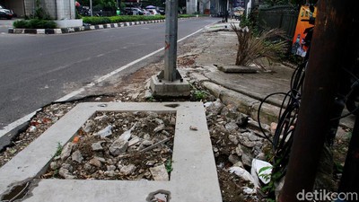 Trotoar Jalan Woltermonginsidi Jaksel Menanti Ditata Pemprov DKI