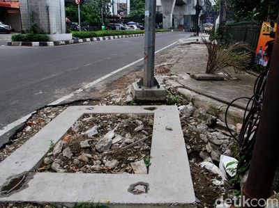 Trotoar Jalan Woltermonginsidi Jaksel Menanti Ditata Pemprov DKI