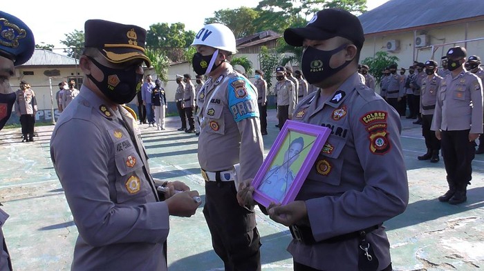 Upacara PTDH di halaman Mapolres Gorontalo.