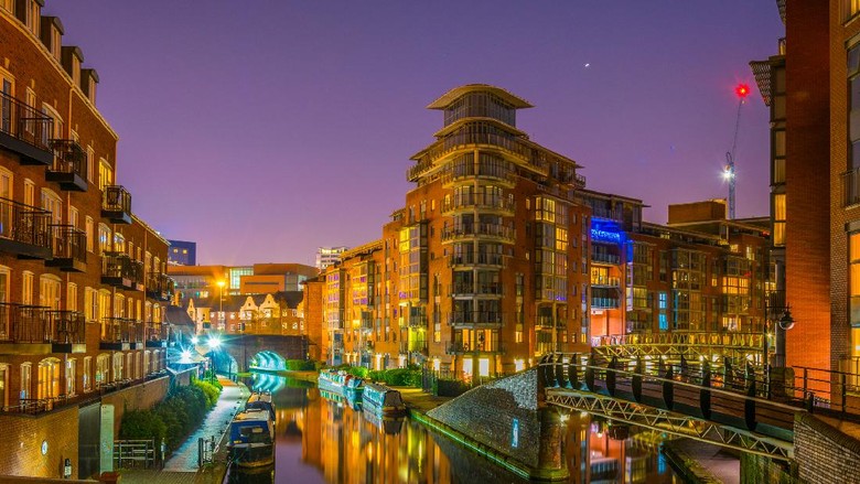 View malam hari Birmingham, Inggris View malam hari Birmingham, Inggris