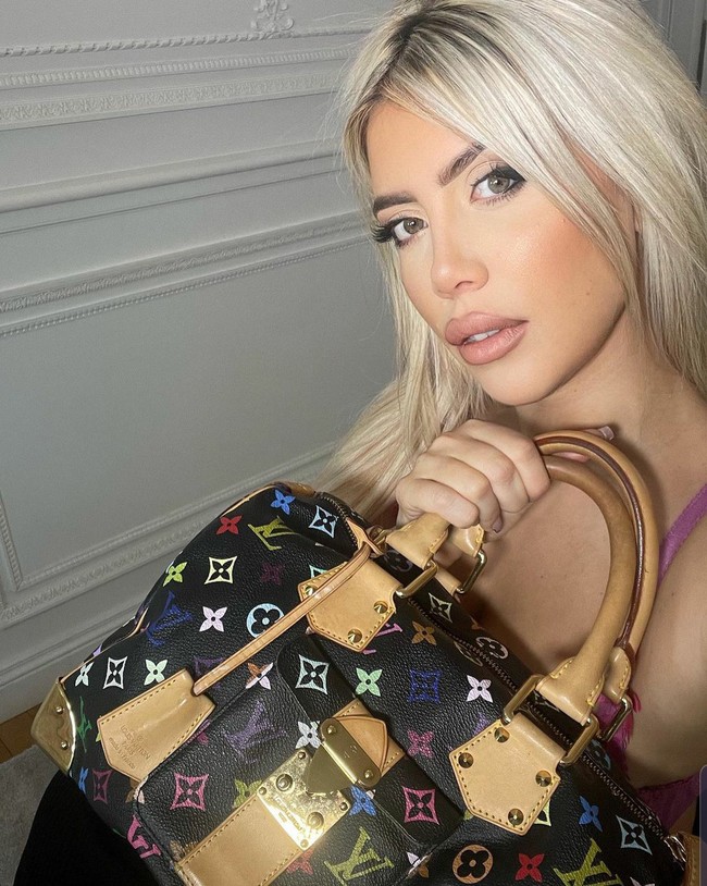 Baru-baru ini pemain bola Daniele Adani membagikan rumor bahwa pasangan tersebut bercinta hingga 12 kali dalam sehari. Mereka berhubungan seks 12 kali sehari, ujar Adani dalam podcast di Twitch yang langsung disambut riuh oleh sang pembawa acara Christian Vieri, seperti dikutip The Sun. Foto: Dok. Instagram/@wanda_icardi