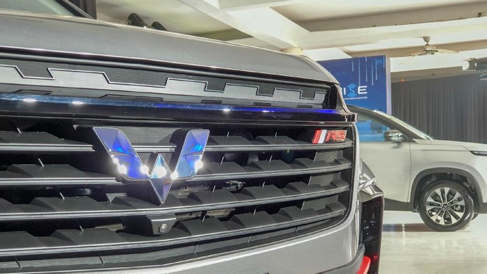 Wuling Almaz RS
