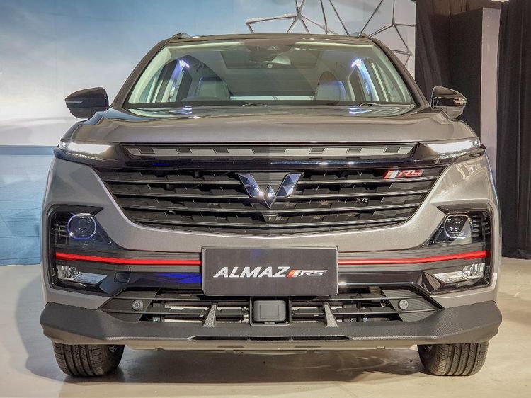 Wujud Wuling Almaz RS: Bisa Dihidupkan Lewat HP dan Nyetir Sendiri
