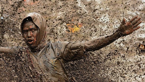 Pacu Jawi merupakan permainan tradisional anak nagari (desa) yang lahir dan tinggal di Kabupaten Tanah Datar. Pacu Jawi merupakan permainan tradisional anak nagari (desa) yang lahir dan tinggal di Kabupaten Tanah Datar.