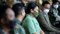 Amasya Manganang, kakak dari Serda Aprilia Santini Manganang, juga mengidap hipospadia. Hal itu diungkap Kepala Staf Angkatan Darat (KSAD) Jenderal TNI Andika Perkasa.