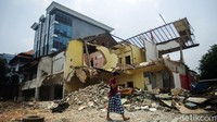 Sejumkah bangunan yang berdiri di lahan tersebut telah dirobohkan.