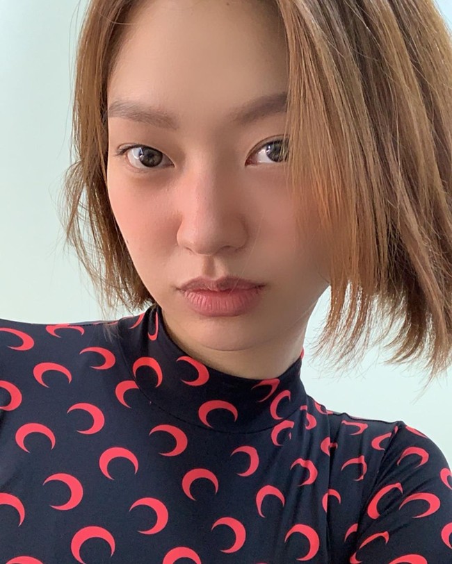 Choi Yu Hwa jadi trending setelah netizen mengetahui bahwa wanita yang bermain dalam Class of Lies hingga Mistress tersebut lahir pada 1985. Artinya aktris tersebut sudah berusia hampir 36 tahun.Foto: Instagram @choiyuhwa