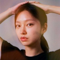 Selain karakternya yang menonjol, penampilan cantik artis Korea itu juga membuat penonton terkagum. Meski telah lama bermain drama dan film, tampaknya penonton baru memperhatikan penampilannya yang awet muda setelah mengetahui usia aslinya baru-baru ini.Foto: Instagram @choiyuhwa