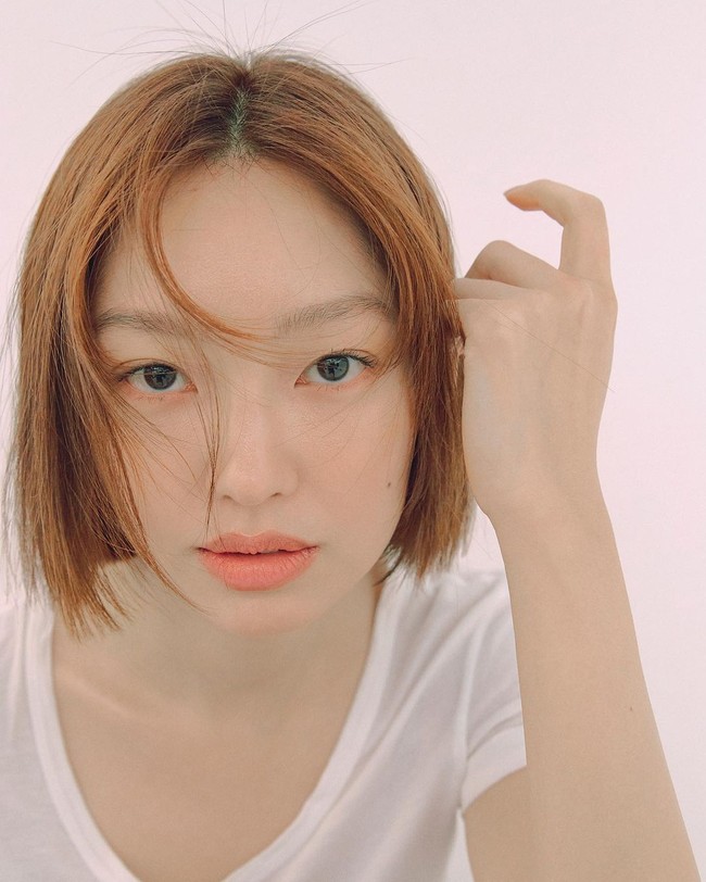 Banyak orang tidak menyangka jika usianya tahun ini menginjak 37 tahun (usia Korea). Wanita tersebut memang tampak seperti wanita 20 tahunan.Foto: Instagram @choiyuhwa