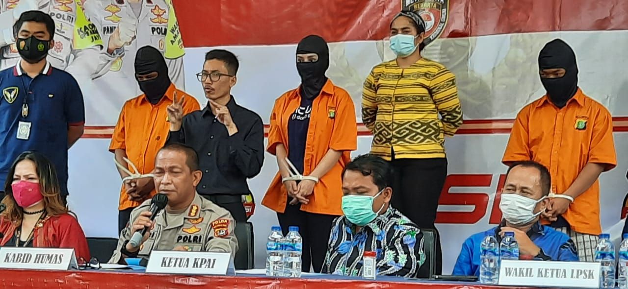 Cynthiara Alona disebut menyediakan hotelnya sebagai tempat prostitusi anak di bawah umur.