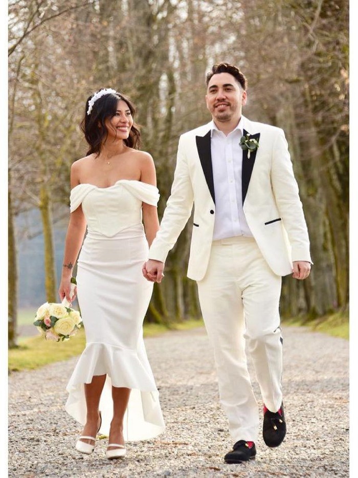 Dionne Monsanto, artis Filipina menikah dengan baju Rp 89 ribuan.