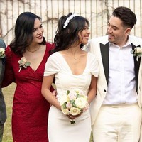 Uniknya, Dionne Monsanto bisa mendapatkan dua gaya berbeda dengan mengenakan busana yang sama. Foto: Instagram/@dionne