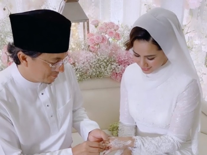 Pernikahan Engku Emran dan Noor Nabila.