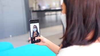 Kamera selfienya berukuran 32 MP. Foto: Adi Fida Rahman/detikINET