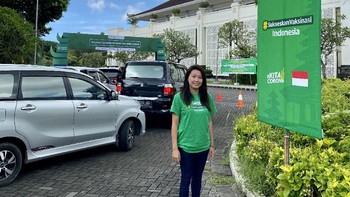 Director of Operations Grab Indonesia Iki Sari Dewi adalah sosok di balik kesuksesan pusat vaksinasi drive-thru pertama di Asia Tenggara, Grab Vaccine Center di Bali. Dalam 5 hari, mereka berhasil memberikan vaksin kepada 5.134 orang (Foto: Grab)