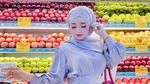 Herlin Kenza Si Barbie Aceh Saat Pamer Kue hingga Beli Rambutan