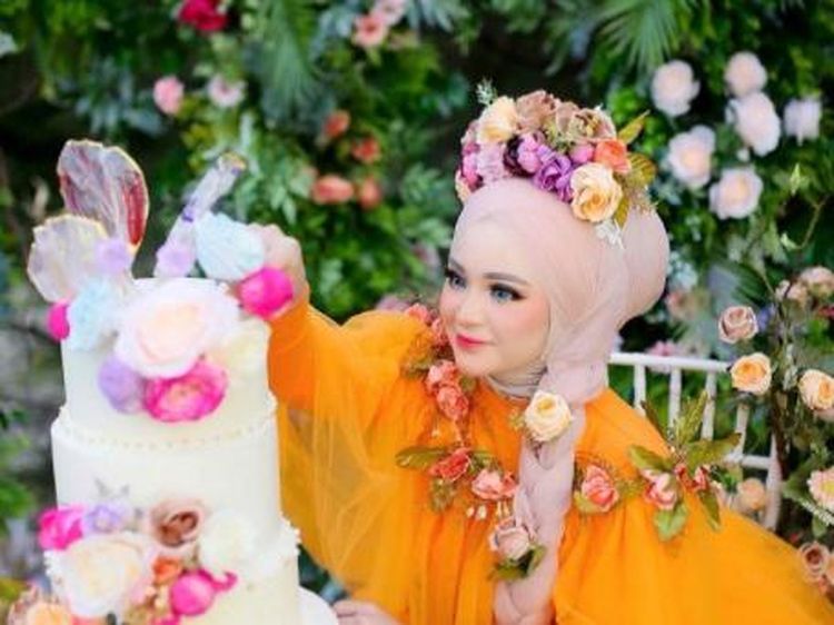 Herlin Kenza Si Barbie Aceh Saat Pamer Kue hingga Beli Rambutan