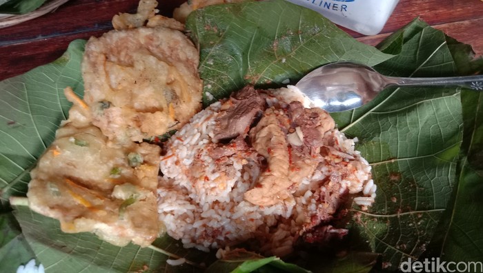 Jajan Nasi Jangkrik yang Gurih Sedap di Angkringan Kidul Sucen Jajan Nasi Jangkrik yang Gurih Sedap di Angkringan Kidul Sucen