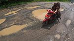 Jalan Lintas Sumatera di Sijunjung Rusak