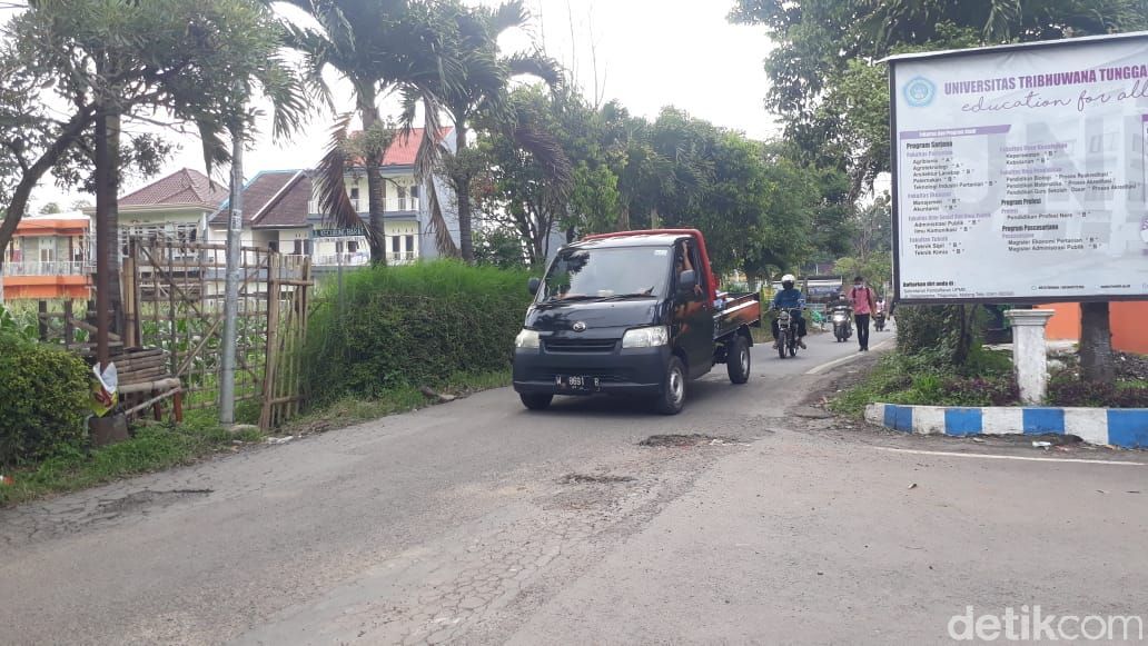 Jl Terusan Kecubung Barat, Kota Malang, rusak. 19 Maret 2021. (Muhammad Olifiansyah/detikcom)