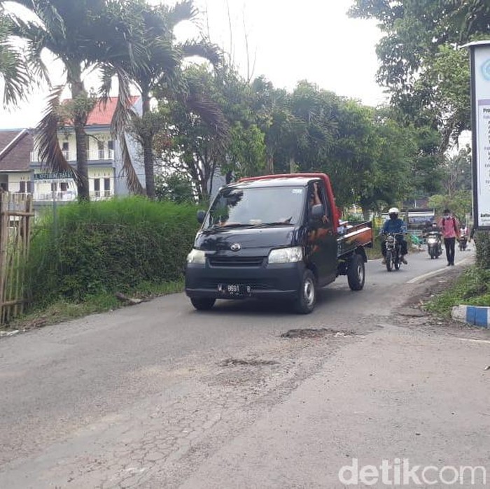 Jl Terusan Kecubung Barat, Kota Malang, rusak. 19 Maret 2021. (Muhammad Olifiansyah/detikcom)
