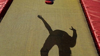 Juliet Cope sebagai juara 1 kategori Photo Essay dengan karya bertajuk Hot Dust & The Myth of Being a Man. Foto: dok. Mobile Photography Awards (MPA)