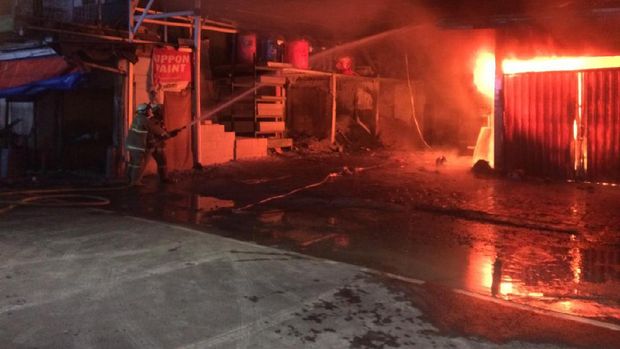 Kebakaran ruko di Pasar Rebo, Jakarta Timur, Jumat (19/3/2021).