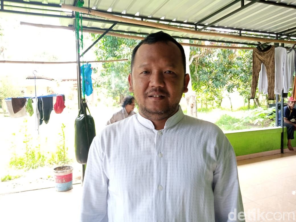 Kepala Desa Tanjung Burung, Kecamatan Teluknaga, Kabupaten Tangerang,  Idris Efendi. (Kadek Melda Luxiana/detikcom)