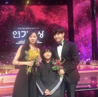 Identik dengan karakter Pil Gu, artis cilik ini dibanjiri tawaran iklan. Kim Kang Hoon pun memenangkan penghargaan Best Young Actor dari ajang KBS Drama Awards. Foto: dok Instagram kanghoon.juwon
