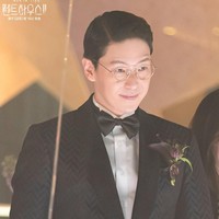 Drakor The Penthouse 2 semakin menegangkan saat ’raja’ real estate itu mengancam akan membongkar ‘dosa’ Cheon Seo Jin (pemain Kim So Yeon) pada putrinya Ha Eun Byeol (pemain Choi Ye Bin). Foto: dok. SBS