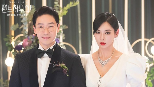 Foto: Pasangan Licik The Penthouse 2 Menikah, Kim So Yeon Nangis