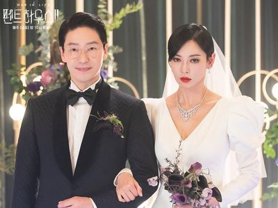 Foto: Pasangan Licik The Penthouse 2 Menikah, Kim So Yeon Nangis