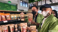 Bertempat di kawasan Blok M Jakarta Selatan, M Bloc Market resmi dibuka mulai Jumat (19/3/2021). M Bloc dibangun berdasarkan kolaborasi antara BUMN Percetakan Uang Republik Indonesia (Peruri) dengan M Bloc. Foto: Putu Intan/detikTravel