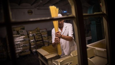 Melihat Pabrik Pasta Tertua di Spanyol