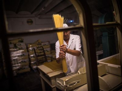 Melihat Pabrik Pasta Tertua di Spanyol