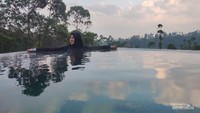 Kolam renang air panas pribadi.