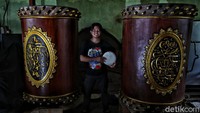 Dari beberapa perajin rebana yang ada di Demak, salah satunya adalah Ahmad Afif (31) yang menggeluti usaha turun temurun milik keluarganya. Menurut Afif, rebana telah menjadi ikon Demak sejak dulu hingga saat ini.