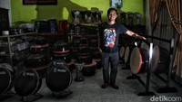 Soal distribusi, rebana yang dihasilkan oleh keluarga Afif patut diacungi jempol. Sebab, rebana atau terbang yang ia buat sudah menyambangi pasar Korea Selatan dan Hong Kong. Ia juga sering mengirim rebananya ke negara tetangga.