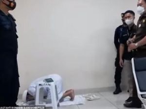 Momen Habib Rizieq Sujud di Sidang Saat Ditanya Hakim soal Eksepsi