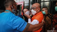 Momen yang berlangsung sekitar 30 detik tersebut berlangsung haru.