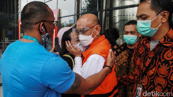 Momen Haru Penyuap Nurdin Abdullah di KPK