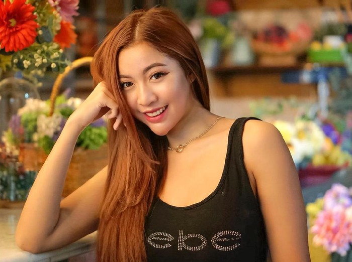 monica indah Selebgram Monica Indah yang menjalani filler abal-abal.