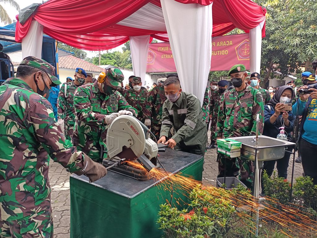 Oditur Militer Jakarta Musnahkan Barang Bukti Narkoba hingga Granat (Foto: Karin/detikcom)