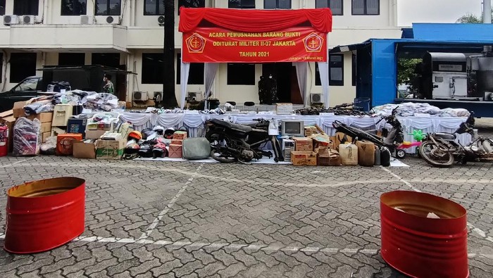 Oditur Militer Jakarta Musnahkan Barang Bukti Narkoba hingga Granat (Foto: Karin/detikcom)